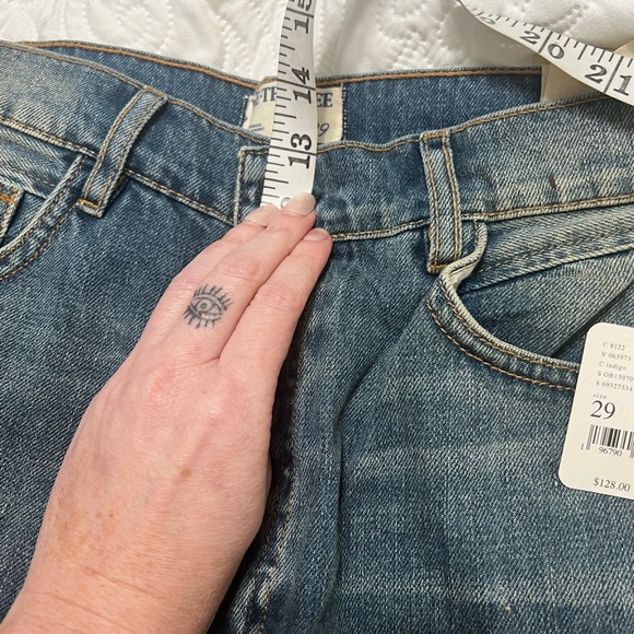 Free People SERAIN MID high RISE SLIM
BOOT CUT NWT 29 Button Fly - Picture 3 of 13